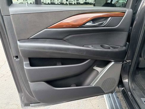 Used 2018 Cadillac Escalade ESV Premium Luxury image 13