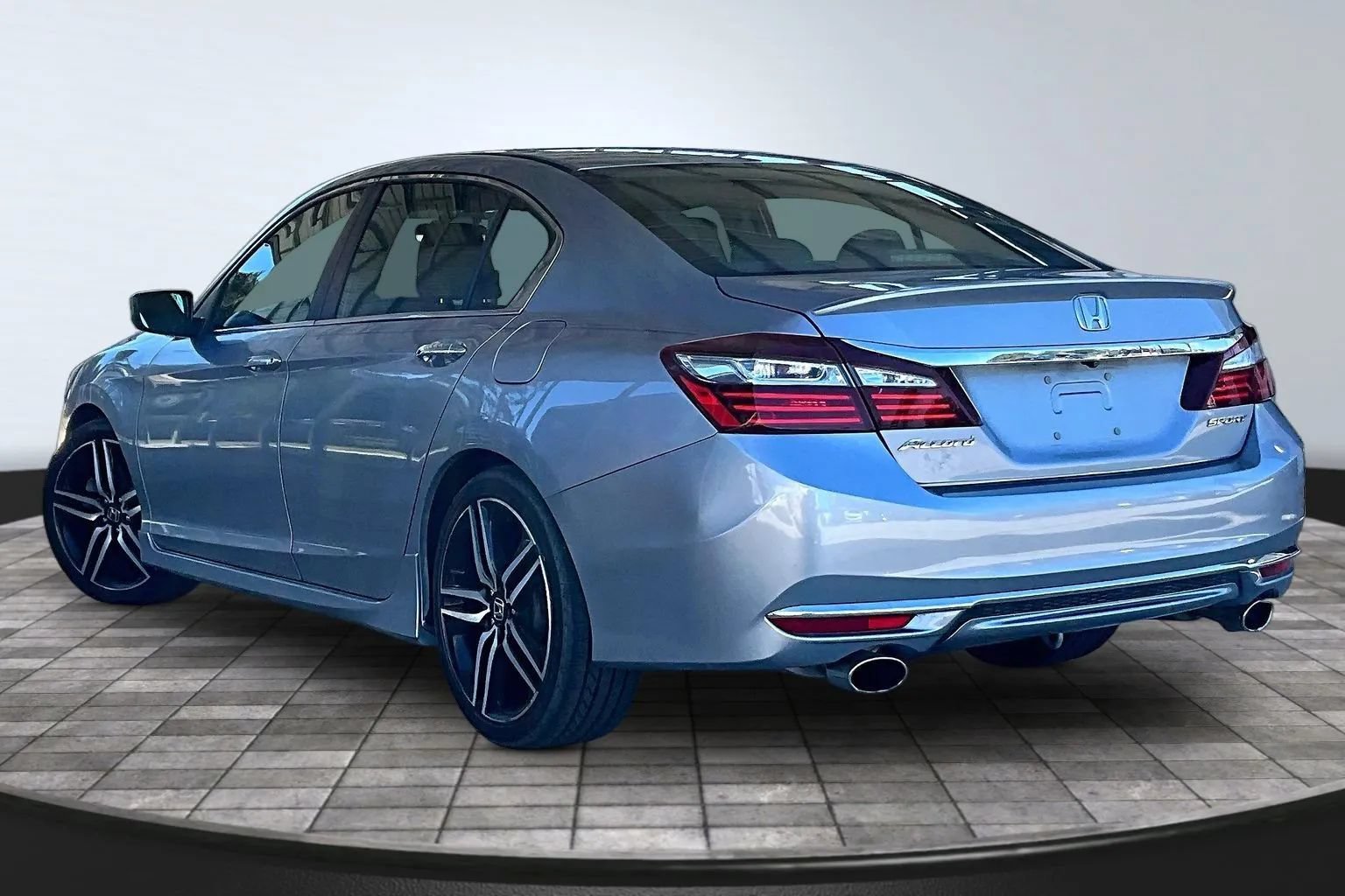 Used 2017 Honda Accord Sport image 4