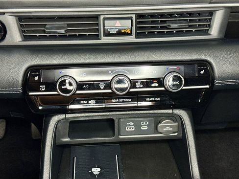 Used 2025 Honda Pilot Touring image 13
