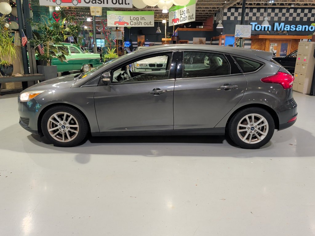 Used 2017 Ford Focus SE w/ Cold Weather Package FWD image 14