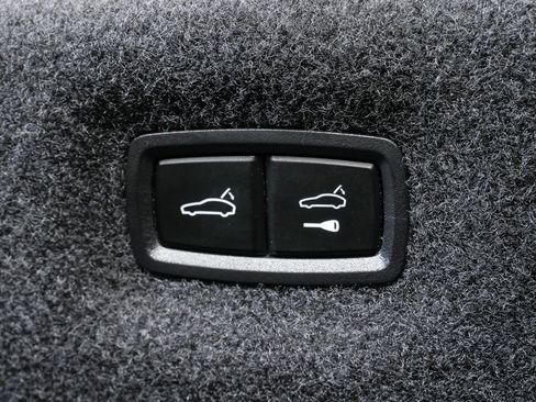 Certified 2023 Porsche Taycan image 28