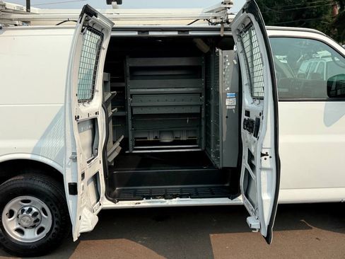 Used 2014 Chevrolet Express 2500 RWD image 2