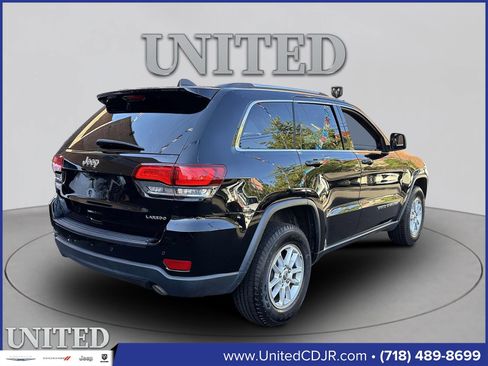 Used 2020 Jeep Grand Cherokee Laredo image 3