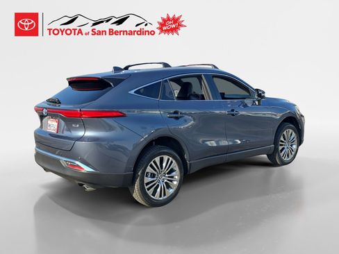 Certified 2024 Toyota Venza XLE image 5