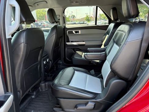 Used 2022 Ford Explorer XLT w/ Equipment Group 202A AWD/4WD image 23