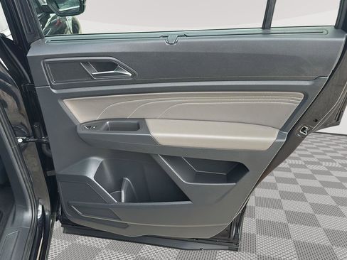 Used 2023 Volkswagen Atlas SE AWD/4WD image 24