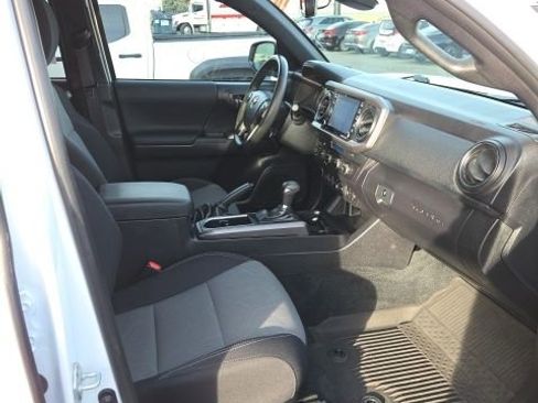 Used 2023 Toyota Tacoma TRD Off-Road w/ Technology Package image 31