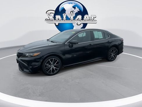 Used 2023 Toyota Camry SE image 4