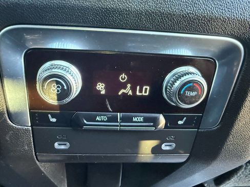 Used 2021 GMC Yukon XL AT4 w/ Technology Package image 23