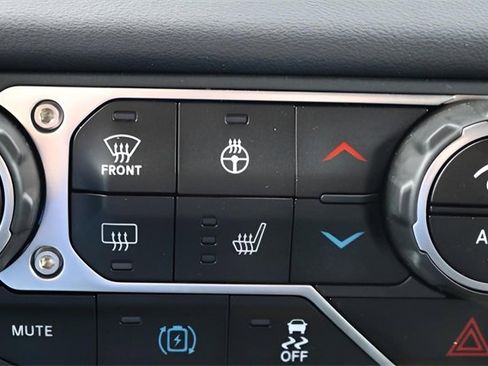 Used 2024 Jeep Wrangler Unlimited Sahara image 21