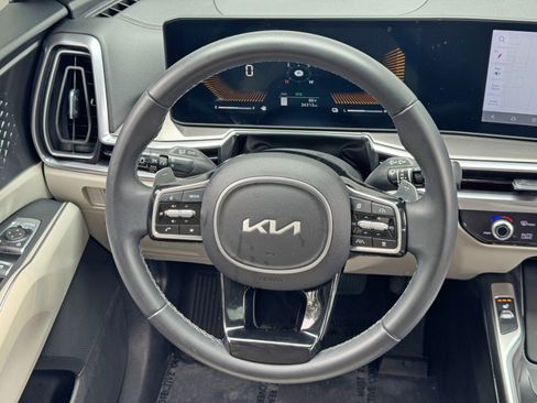 Used 2025 Kia Sorento EX w/ EX Panoramic Sunroof Package FWD image 19