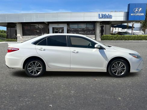 Used 2017 Toyota Camry SE FWD image 9