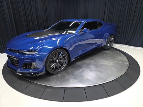 Used 2019 Chevrolet Camaro ZL1 RWD image 7
