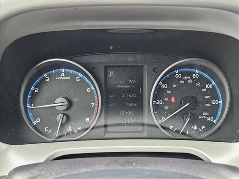 Used 2018 Toyota RAV4 LE FWD image 8