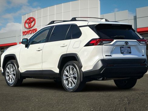 Used 2022 Toyota RAV4 XLE Premium FWD image 5