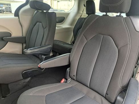 Used 2023 Chrysler Voyager LX image 21