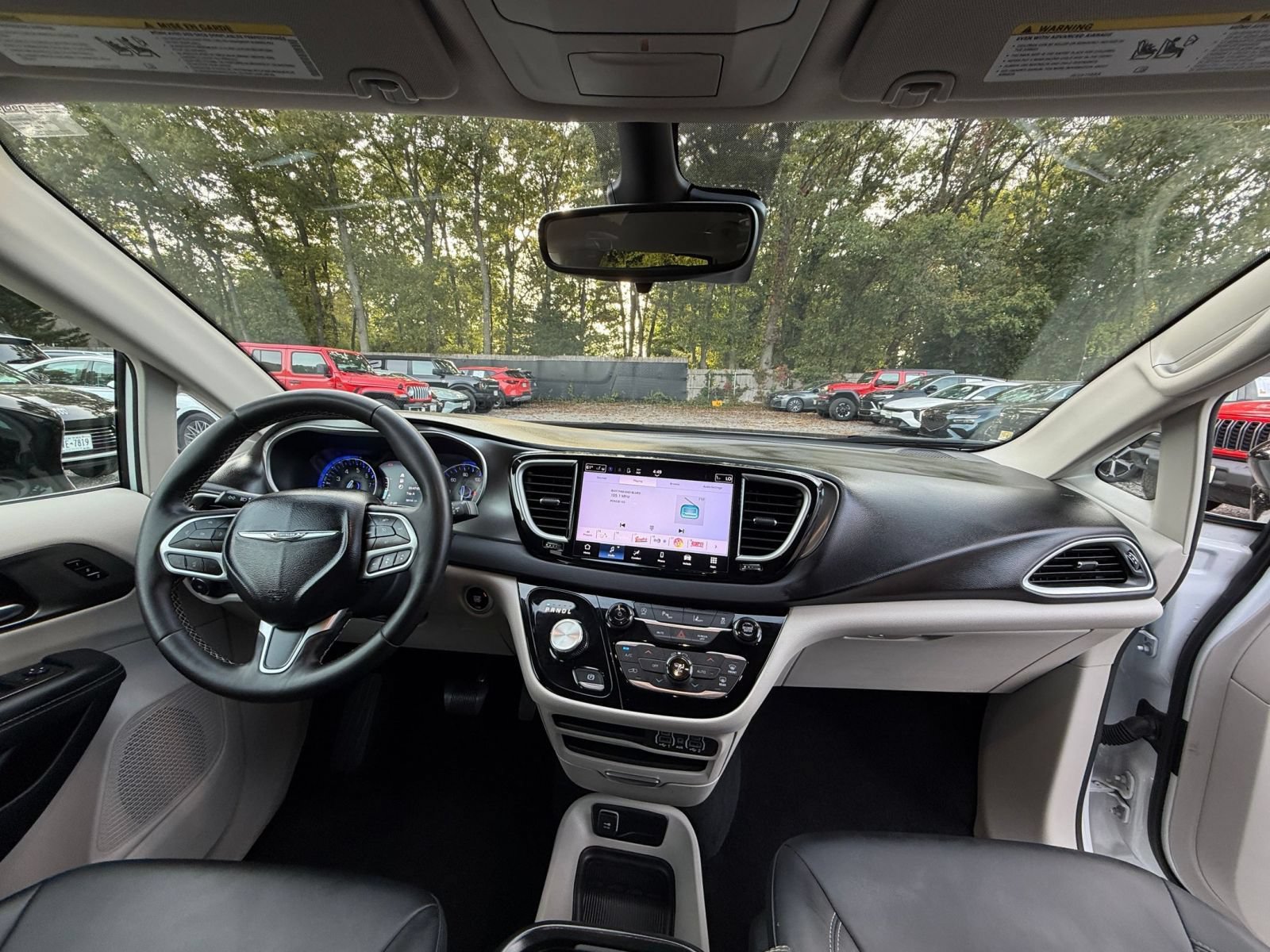 Used 2024 Chrysler Pacifica Touring-L FWD image 35