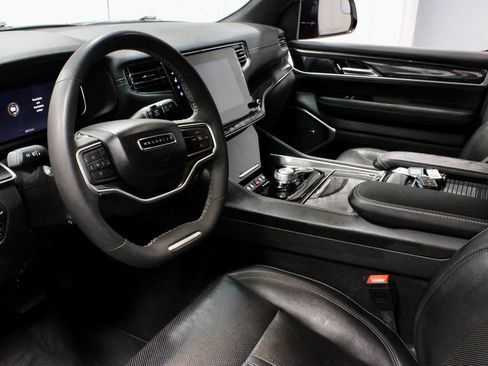 Used 2023 Jeep Wagoneer 2WD image 23