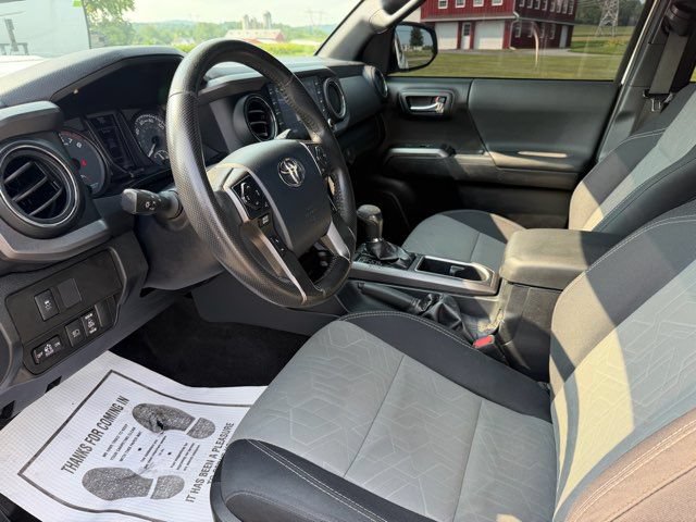 Used 2020 Toyota Tacoma TRD Sport w/ Technology Package AWD/4WD image 9