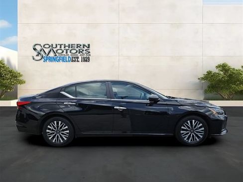 Used 2025 Nissan Altima 2.5 SV FWD image 6