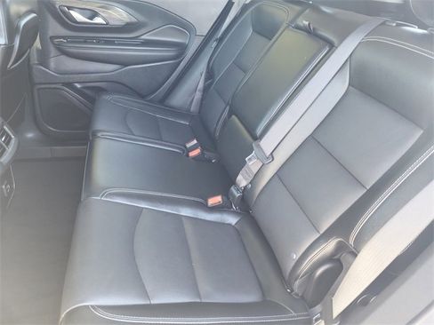 Used 2024 GMC Terrain SLT image 23