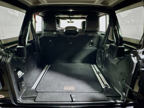 Used 2018 Jeep Wrangler Unlimited Rubicon image 26