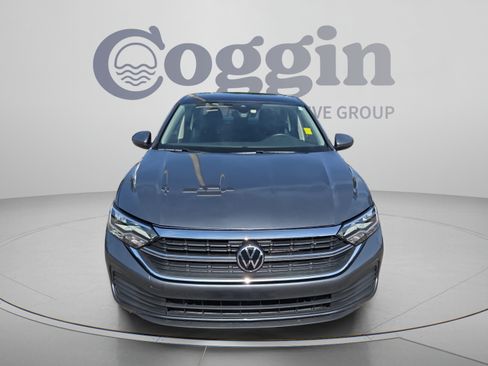 Used 2023 Volkswagen Jetta SE w/ Panoramic Sunroof Package FWD image 8
