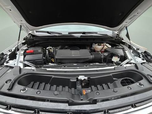 Used 2024 Chevrolet Suburban LT image 32