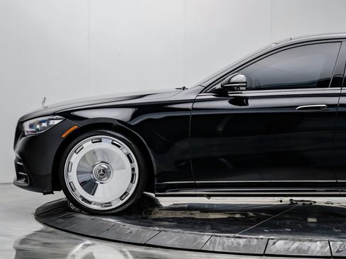 Used 2024 Mercedes-Benz S 580 4MATIC Sedan w/ AMG Line image 8