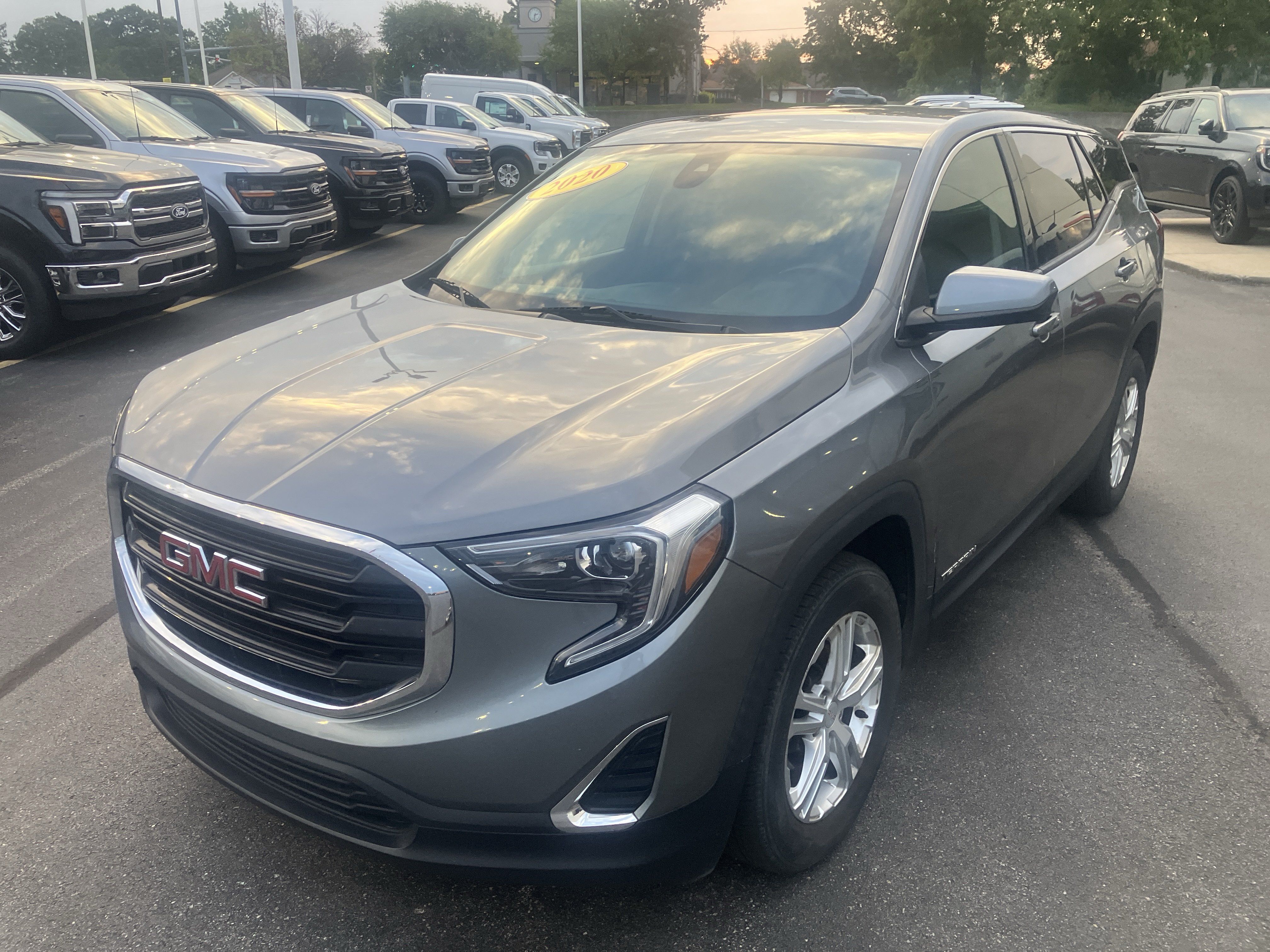 Used 2020 GMC Terrain SLE FWD image 3