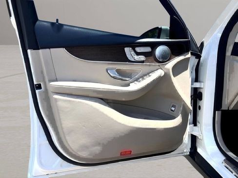 Used 2020 Mercedes-Benz GLC 300 4MATIC image 22