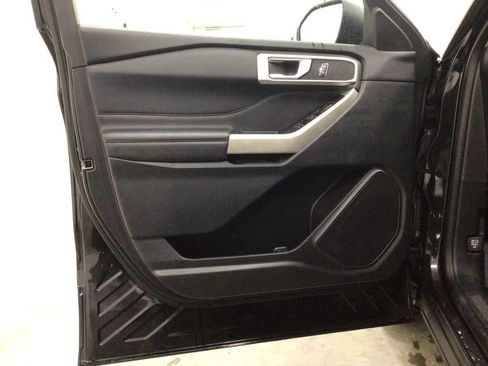 Used 2022 Ford Explorer XLT w/ Equipment Group 202A image 16