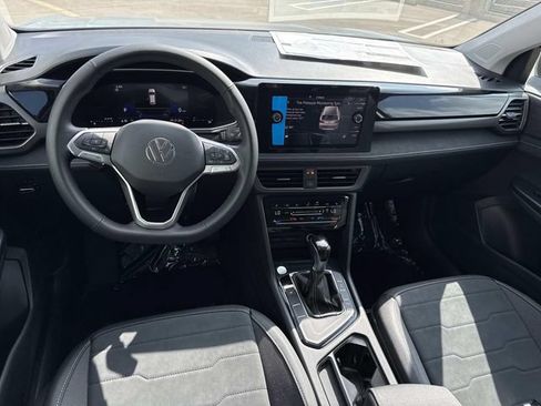 New 2026 Volkswagen Taos SE FWD image 7