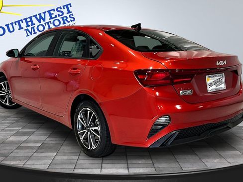 Used 2023 Kia Forte LXS w/ LXS Technology Package FWD image 5