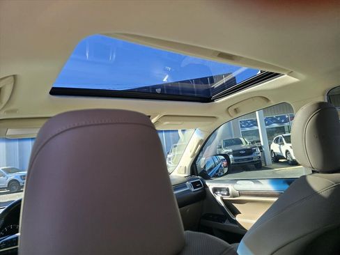 Used 2021 Lexus GX 460 Premium w/ Premium Package image 6