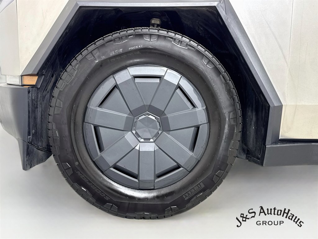Used 2024 Tesla Cybertruck AWD Crew Cab image 39
