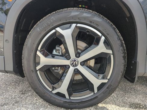 New 2026 Volkswagen Tiguan SE image 46