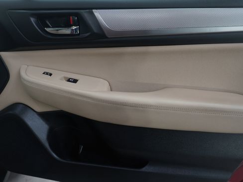 Used 2016 Subaru Outback 2.5i Premium image 9