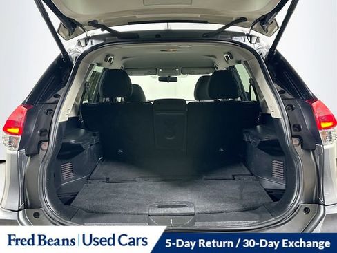 Used 2018 Nissan Rogue SV w/ Premium Package image 28