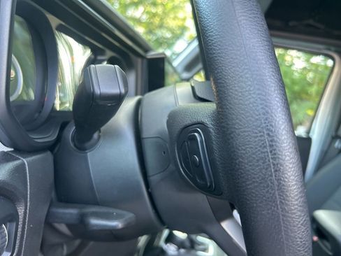 Certified 2024 Jeep Gladiator Sport image 34