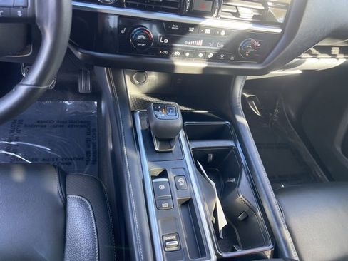 Used 2022 Nissan Pathfinder SL w/ SL Black Package image 20