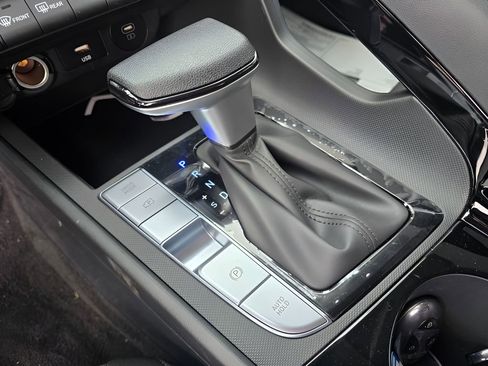 Used 2025 Hyundai Elantra Blue image 19