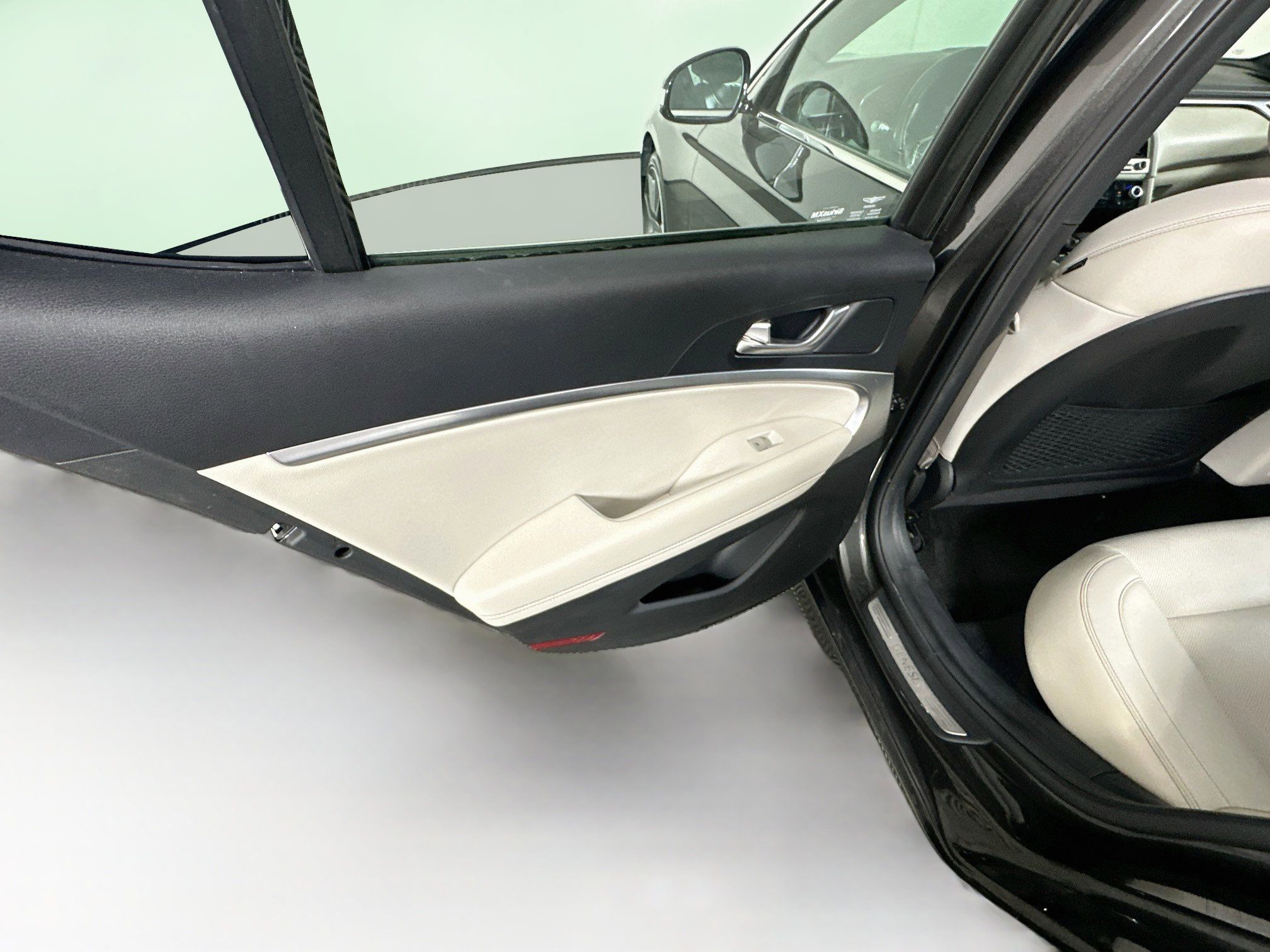 Used 2025 Genesis G70 2.5T RWD image 26