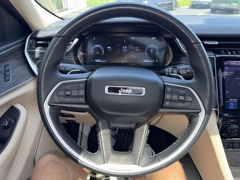 Used 2021 Jeep Grand Cherokee L Limited AWD/4WD image 11