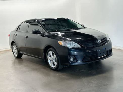 Used 2013 Toyota Corolla LE w/ Premium Pkg FWD image 26