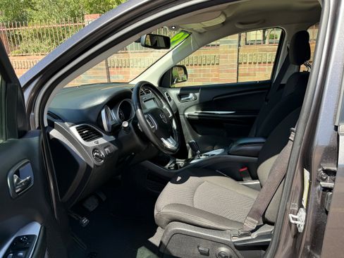 Used 2019 Dodge Journey SE w/ Premium Group FWD image 6