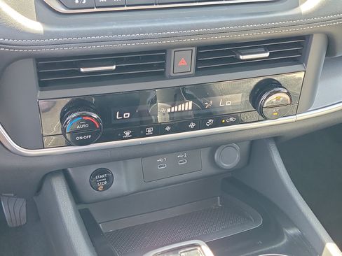 Certified 2024 Nissan Rogue SV FWD image 21