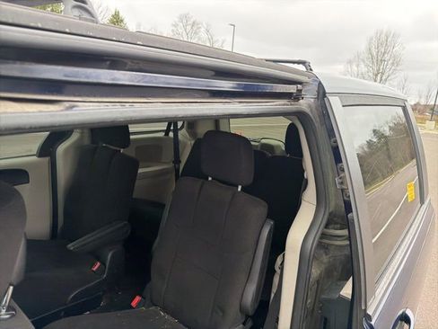 Used 2012 Dodge Grand Caravan SXT w/ Entertainment Group 1 image 9