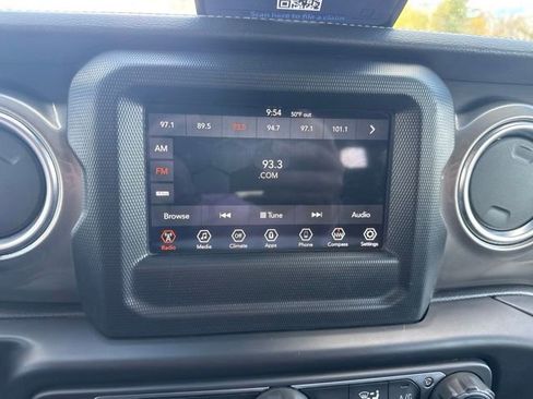 Used 2018 Jeep Wrangler Unlimited Sahara AWD/4WD image 10