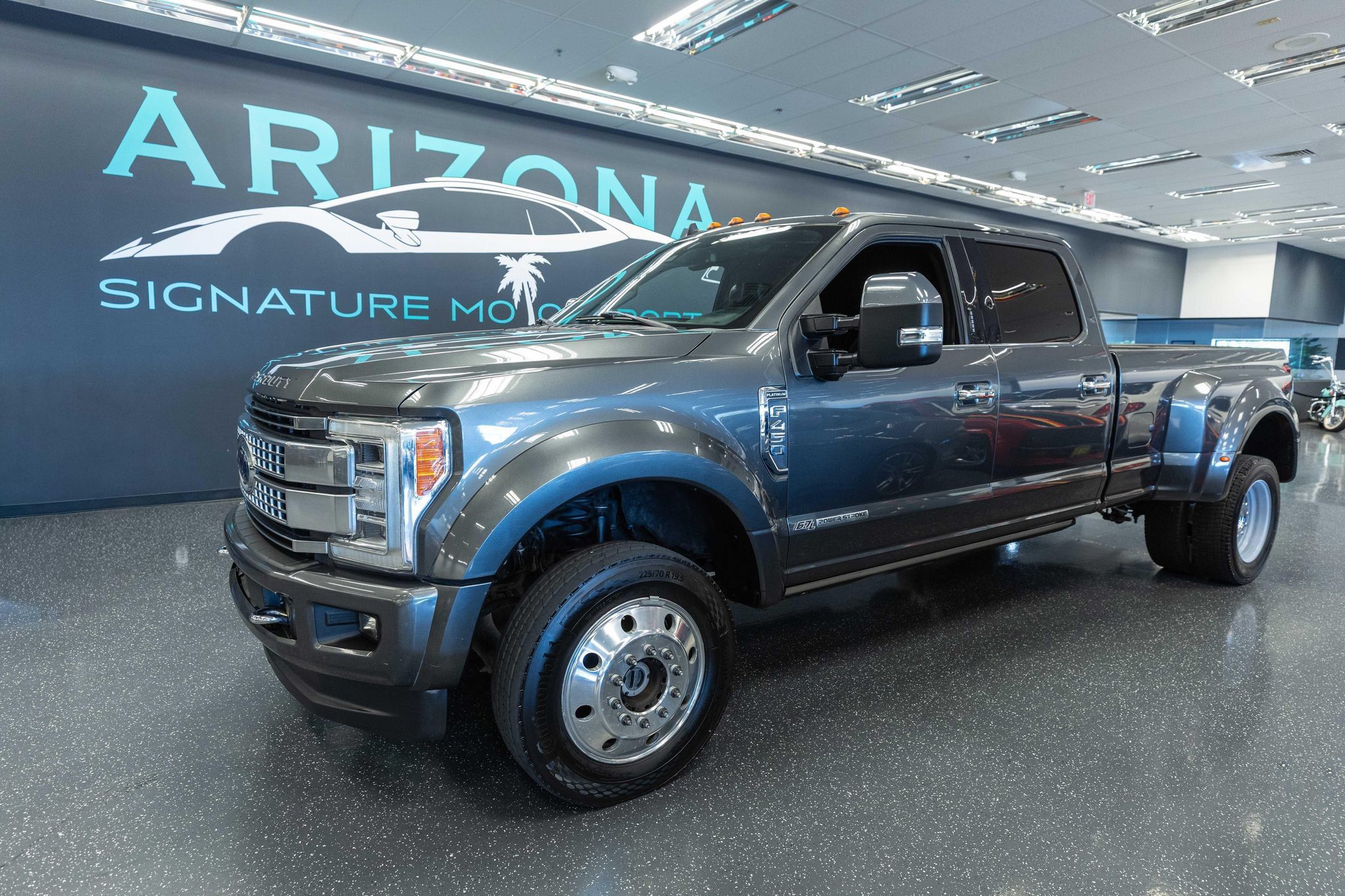 Used 2019 Ford F450 Platinum w/ Platinum Ultimate Package AWD/4WD image 1